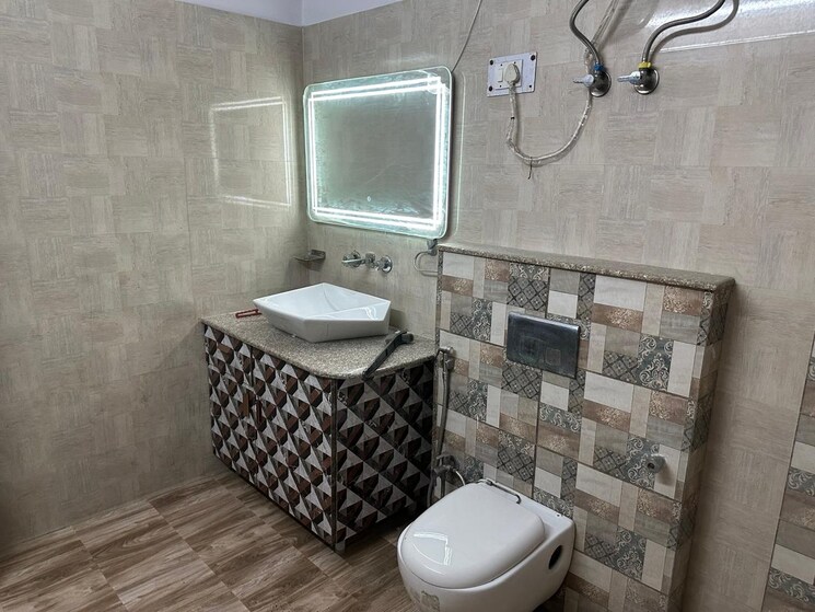 Bathroom, alpha 1 greater noida 2.5 Bedroom 131 Sq.Mt. Independent House In Alpha 1 Greater Noida Greater Noida 9470311