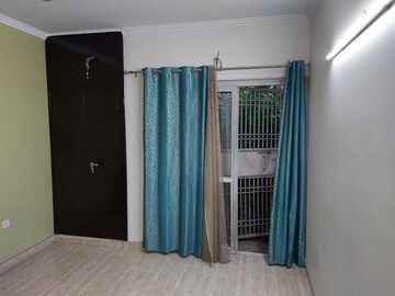 Room in 3 BHK Builder Floor at BPTP Elite Floors, Sector 83 – for Rent