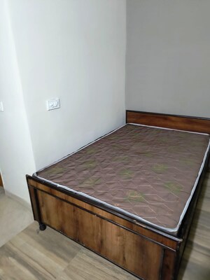 Bedroom in Studio Apartment at Paramount Oak, Zeta I Greater Noida – for Rent