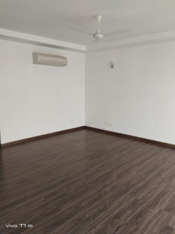 Room in 3 BHK Apartment at Doordarshan Apartment, Sector 45 – for Rent