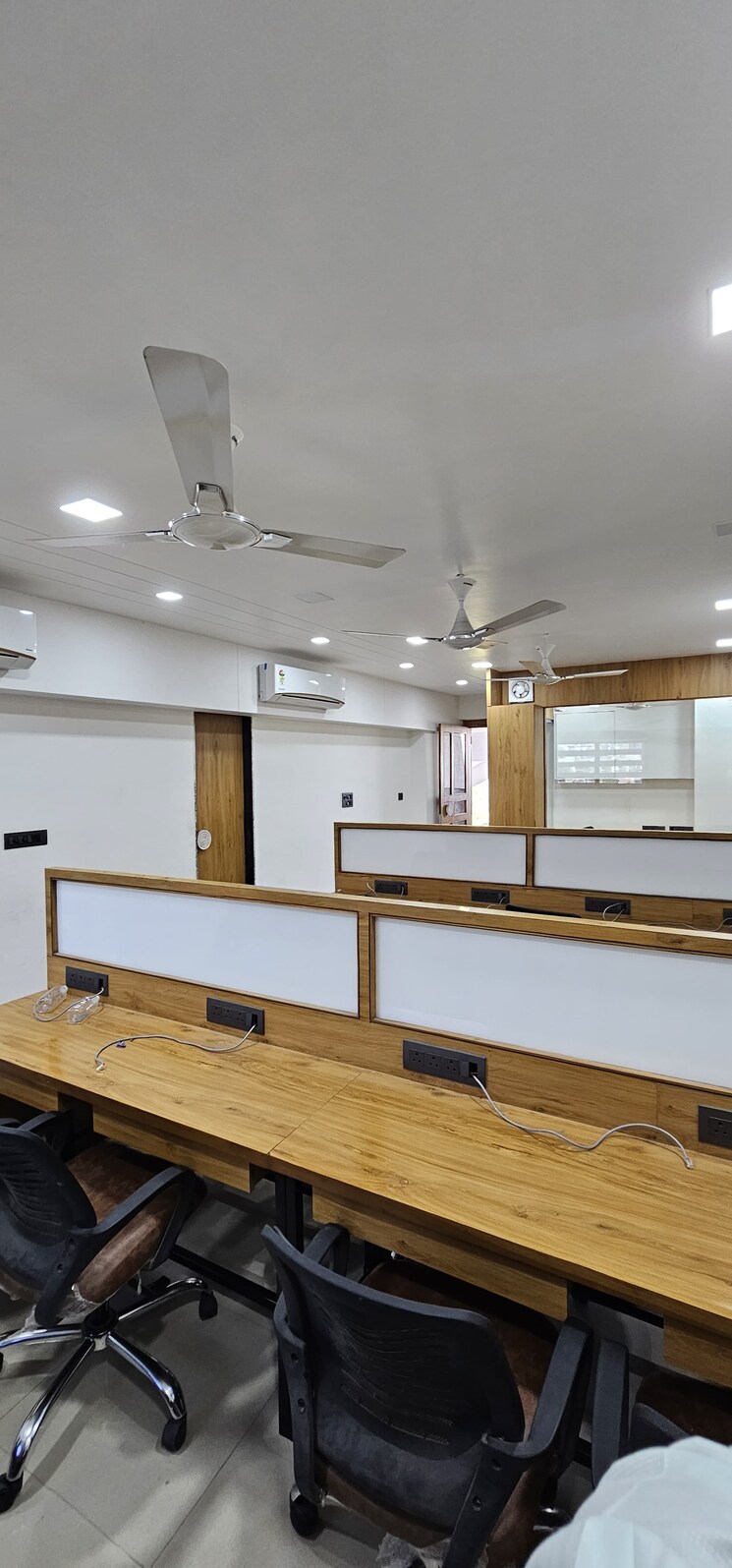 Team Area, dev-atelier Commercial Office Space 786 Sq.Ft. In Prahlad Nagar Ahmedabad 9469970
