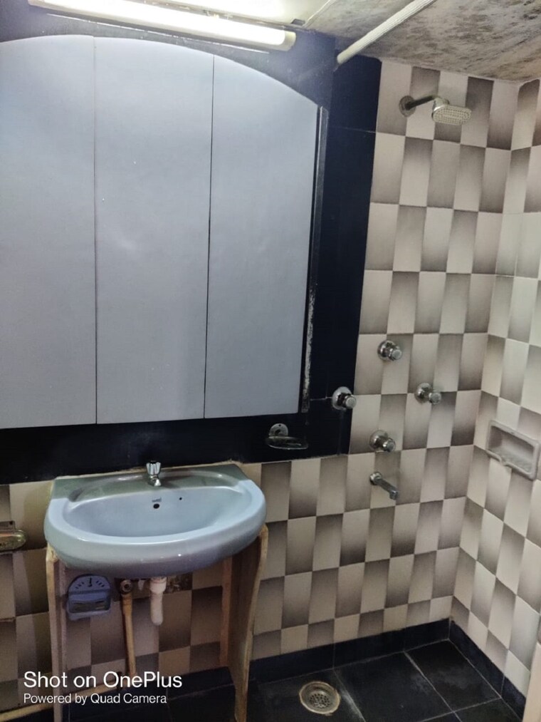 Bathroom, santacruz west 2 Bedroom 700 Sq.Ft. Apartment In Santacruz West Mumbai 9470023