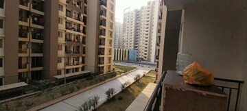 2 BHK Apartment For Rent in Amrapali Golf Homes, Sector 4 Greater Noida