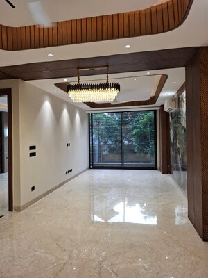 Building Lobby in 4 BHK Builder Floor at Nirvana Courtyard, Sector 50 – for Sale