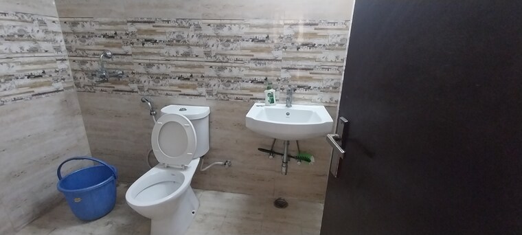 Bathroom, amrapali-golf-homes 2 Bedroom 1100 Sq.Ft. Apartment In Sector 4 Greater Noida Greater Noida 9470213
