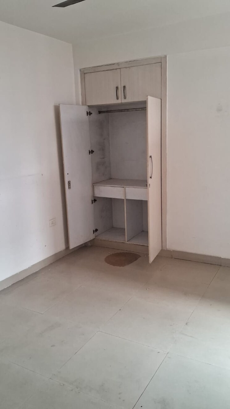 Room, supertech-cape-town 3 Bedroom 1295 Sq.Ft. Apartment In Sector 74 Noida 9470097