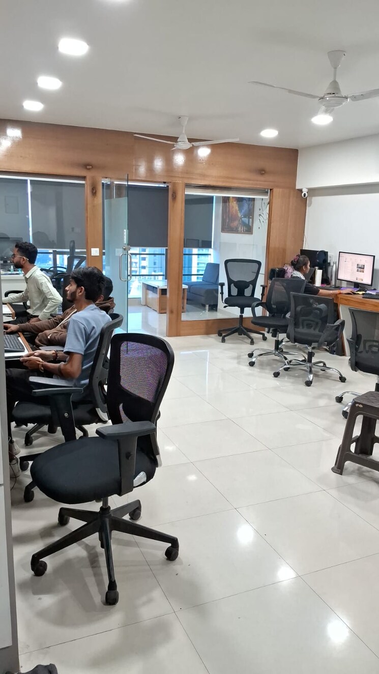 Team Area, sola road Commercial Office Space 970 Sq.Ft. In Sola Road Ahmedabad 9470102
