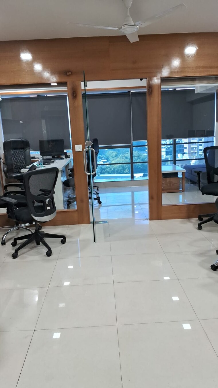 Team Area, sola road Commercial Office Space 970 Sq.Ft. In Sola Road Ahmedabad 9470102