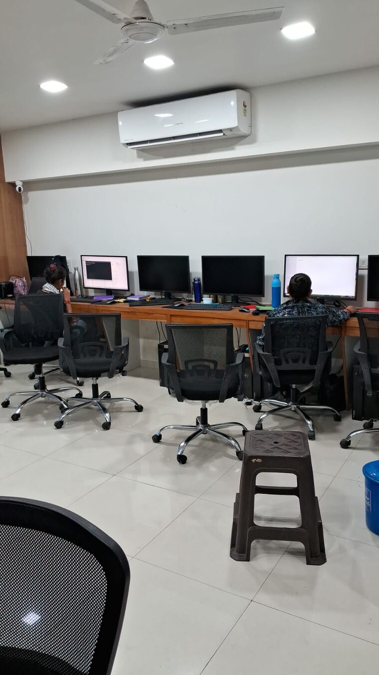 Team Area, sola road Commercial Office Space 970 Sq.Ft. In Sola Road Ahmedabad 9470102