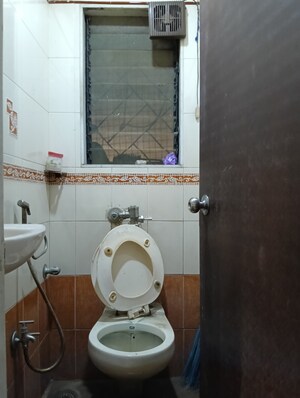 Bathroom in 1 BHK Apartment at Andheri Green Field Towers, Jogeshwari East – for Rent