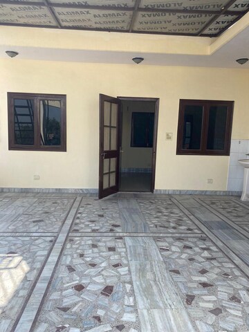 Room in 1.5 BHK Villa at Eldeco Ananda, Sector 48 – for Rent