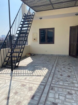 Staircase in 1.5 BHK Villa at Eldeco Ananda, Sector 48 – for Rent