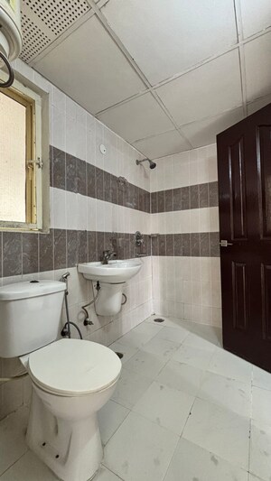 Bathroom in 2.5 BHK Apartment at Jm Orchid, Sector 76 – for Sale