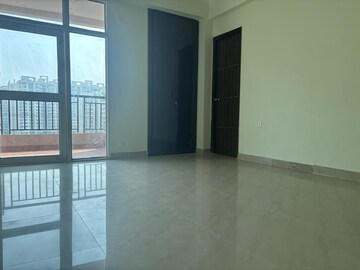 Room in 3 BHK Apartment at JKG Palm Court, Sector 16c Greater Noida – for Rent