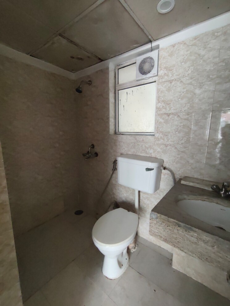 Bathroom, paras-seasons 3 Bedroom 1130 Sq.Ft. Apartment In Sector 168 Noida 9470361