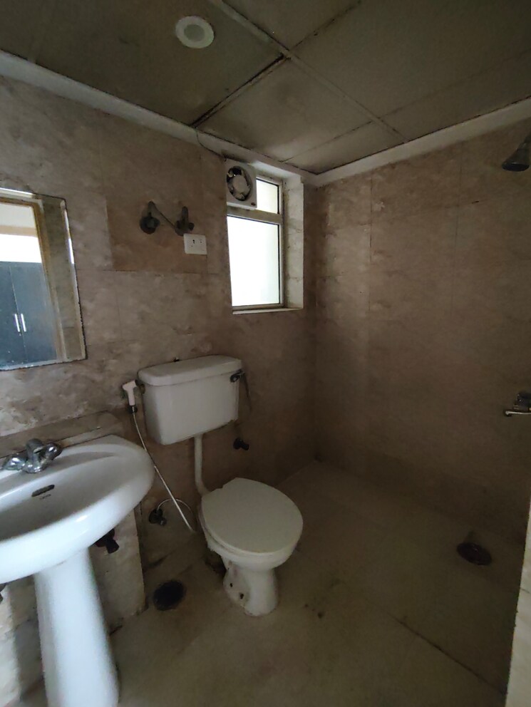 Bathroom, paras-seasons 3 Bedroom 1130 Sq.Ft. Apartment In Sector 168 Noida 9470361