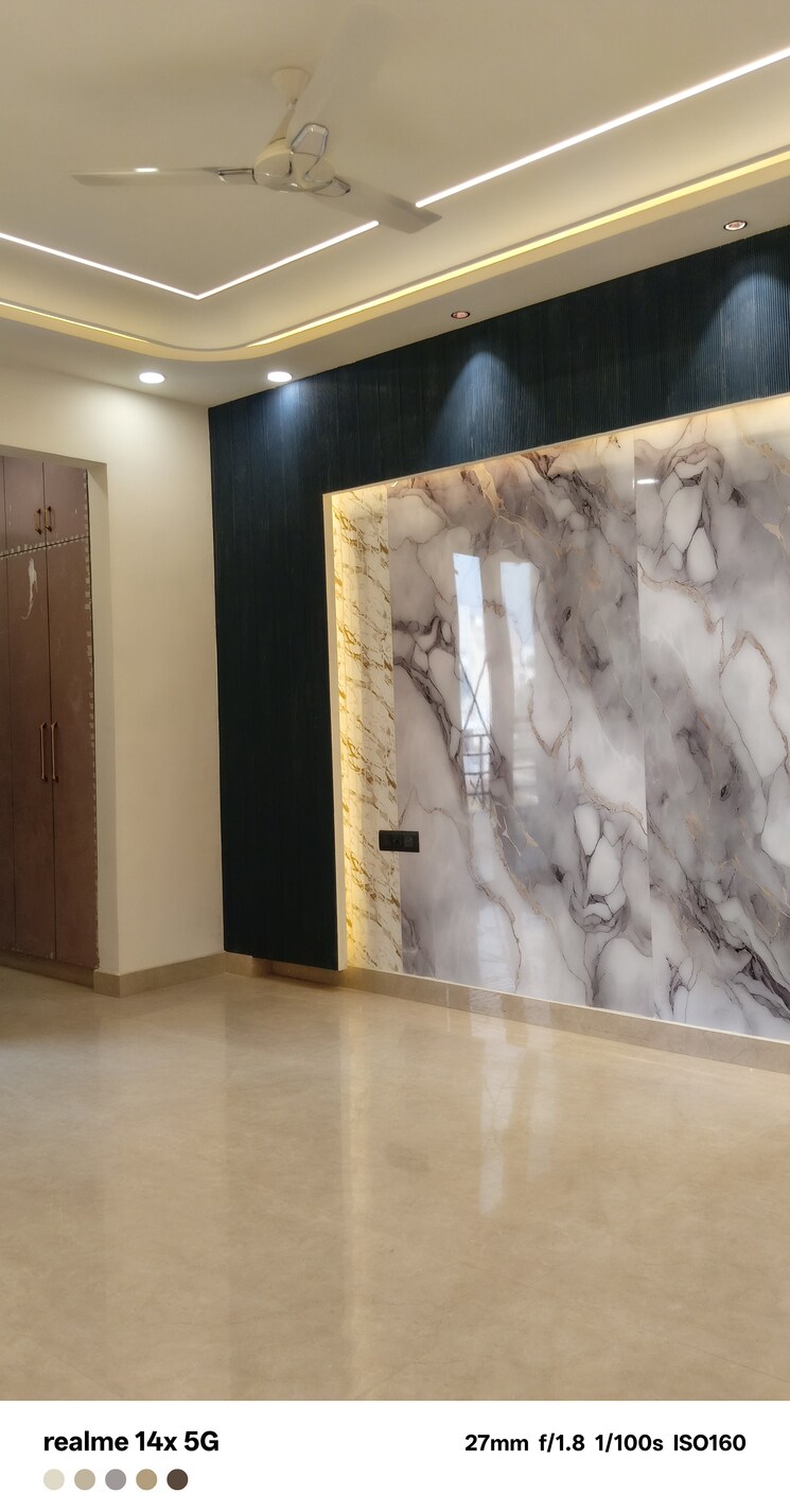 Room, parklands 3 Bedroom 250 Sq.Yd. Builder Floor In Sector 85 Faridabad 9470363