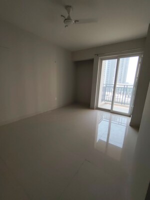 Room in 2 BHK Apartment at Eldeco Live By The Greens, Sector 150 – for Rent