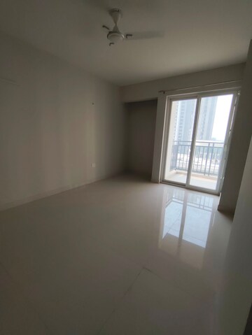 Room in 2 BHK Apartment at Eldeco Live By The Greens, Sector 150 – for Rent
