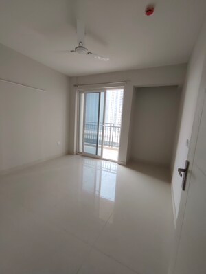 Room in 2 BHK Apartment at Eldeco Live By The Greens, Sector 150 – for Rent