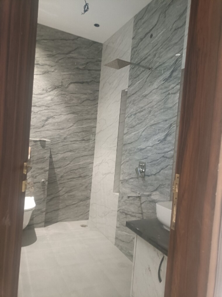 Bathroom, sector 99 3.5 Bedroom 250 Sq.Mt. Villa In Sector 99 Noida 9470578