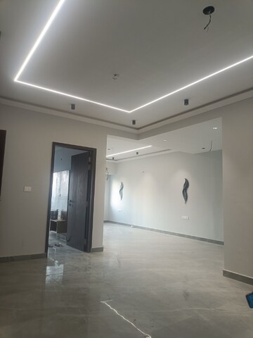 Room in 3.5 BHK Villa at Sector 99 – for Rent