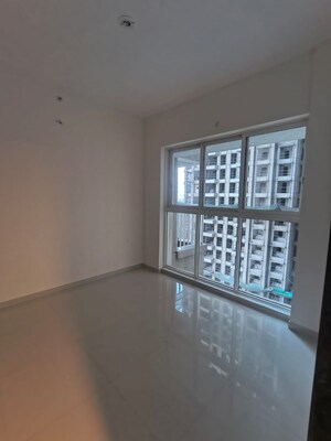 Room in 3 BHK Apartment at Lodha Amara, Kolshet Road – for Sale