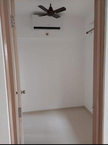 Room in 1.5 BHK Apartment at Lodha Upper Thane Woodlands C And D, Anjur – for Sale