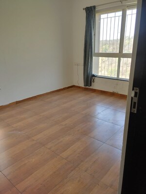 Room in 3 BHK Apartment at Kolte Patil Stargaze, Bavdhan – for Rent