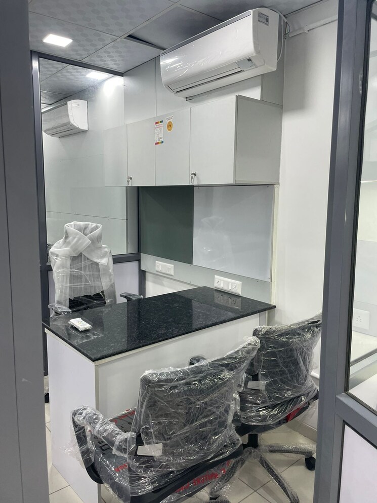 Team Area, sun-westbank Commercial Office Space 720 Sq.Ft. In Navrangpura Ahmedabad 9470709