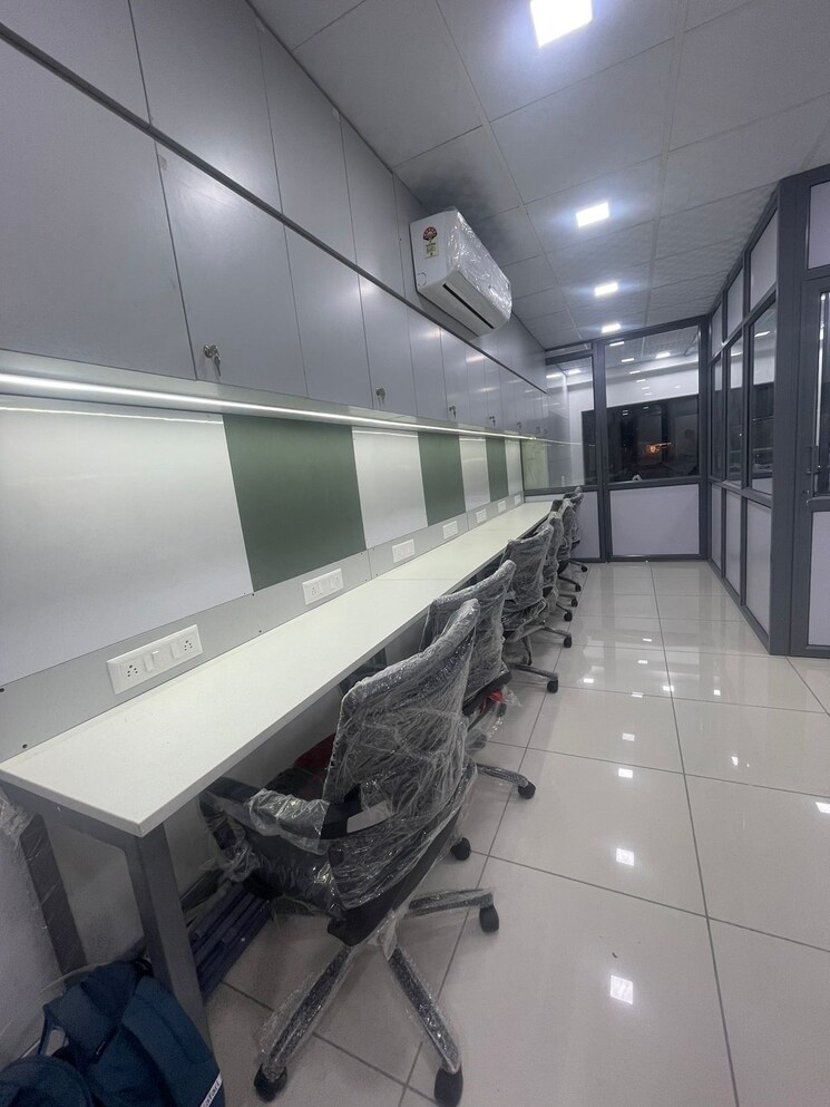 Team Area, sun-westbank Commercial Office Space 720 Sq.Ft. In Navrangpura Ahmedabad 9470709