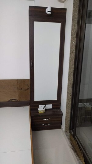 Room in 2 BHK Apartment at Gala Celestia, Near Nirma University On Sg Highway – for Rent