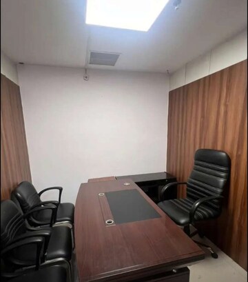  Office Space For Rent in Hazratganj