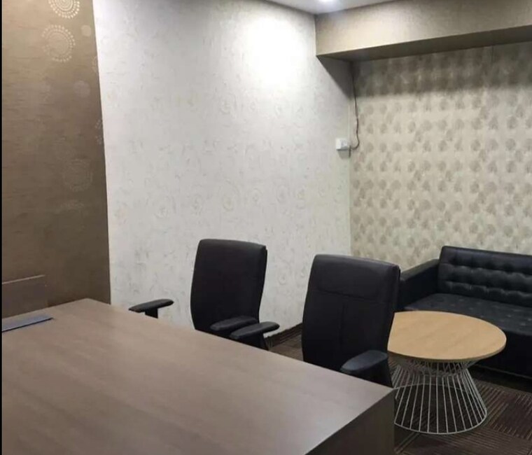 Team Area, hazratganj Commercial Office Space 1000 Sq.Ft. In Hazratganj Lucknow 9471147