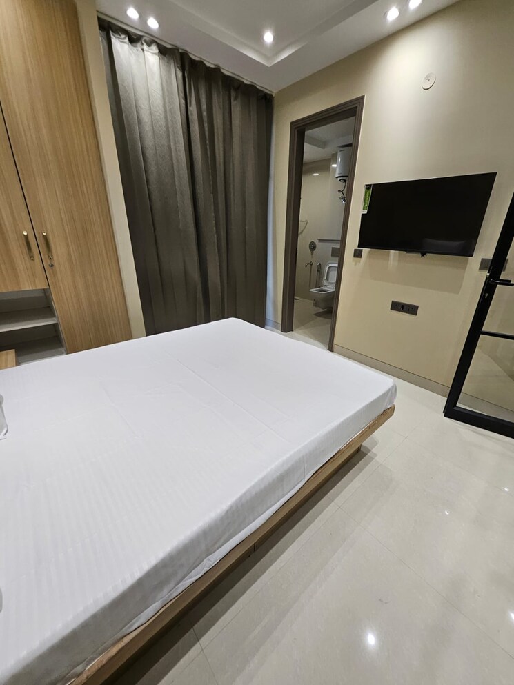 Bedroom, huda-market 1 RK 350 Sq.Ft. Apartment In Sector 31 Gurgaon 9471154