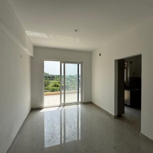 Room in 2 BHK Apartment at Tata Eureka Park, Sector 150 – for Rent