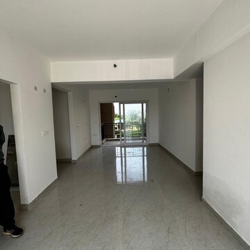 Room in 2 BHK Apartment at Tata Eureka Park, Sector 150 – for Rent