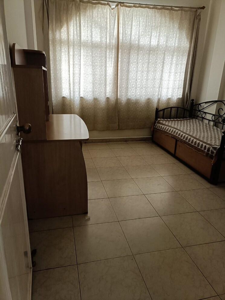 Living Room, g-k-daffodils-housing-society 3 Bedroom 1450 Sq.Ft. Apartment In Pimple Saudagar Pune 9471155