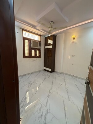 Room in 3 BHK Builder Floor at Vipin Garden – for Rent