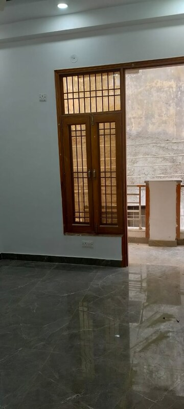 Room in 2 BHK Apartment at Supertech Rameshwar Orchids, Dabur Chowk – for Sale