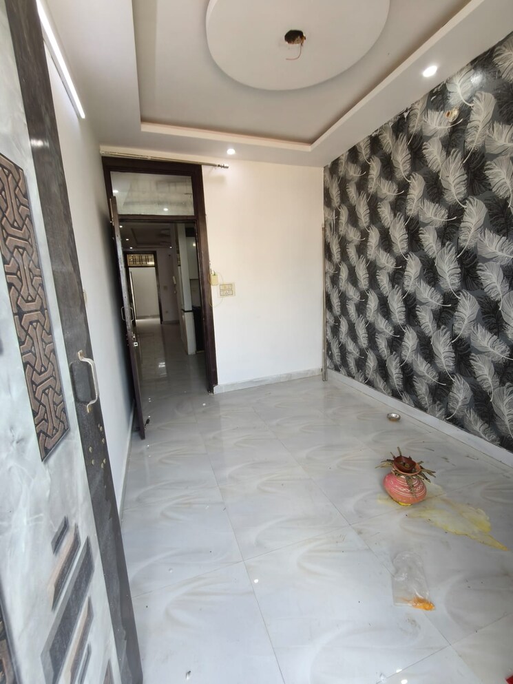 Room, vipin garden 3 Bedroom 110 Sq.Yd. Builder Floor In Vipin Garden Delhi 9471252