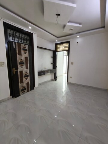 Room in 3 BHK Builder Floor at Vipin Garden – for Rent