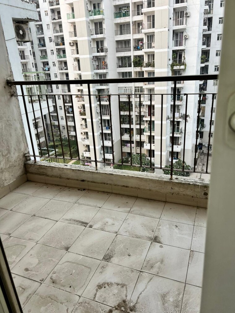 Balcony, vip road 2 Bedroom 1500 Sq.Ft. Apartment In Vip Road Zirakpur 9471204