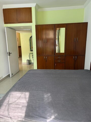 Room in 2 BHK Apartment at Unitech Palms, South City 1 – for Rent