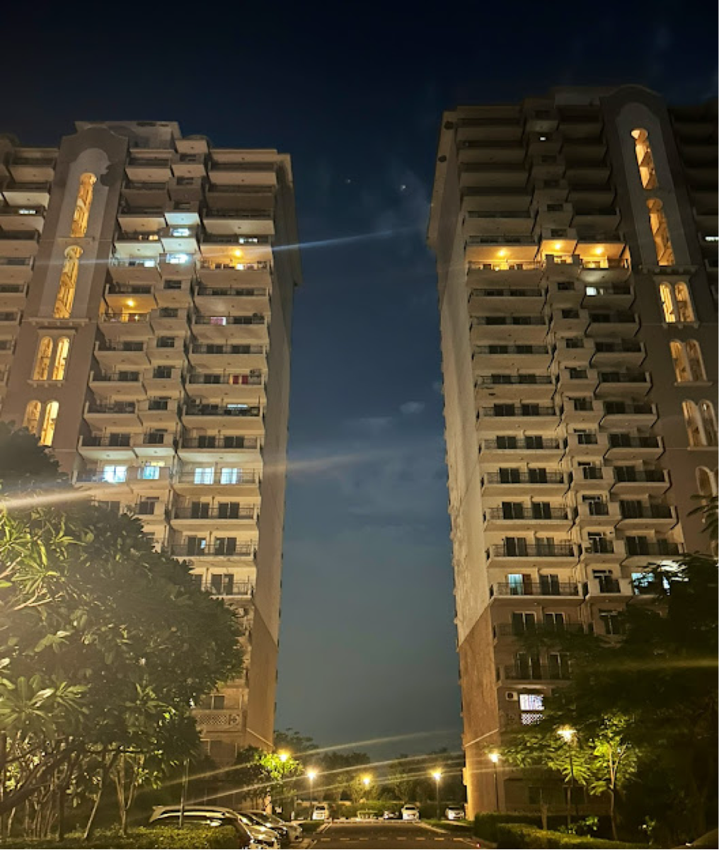 3.5 BHK + Study Room 1958 Sq.Ft. Apartment in DLF Express Greens