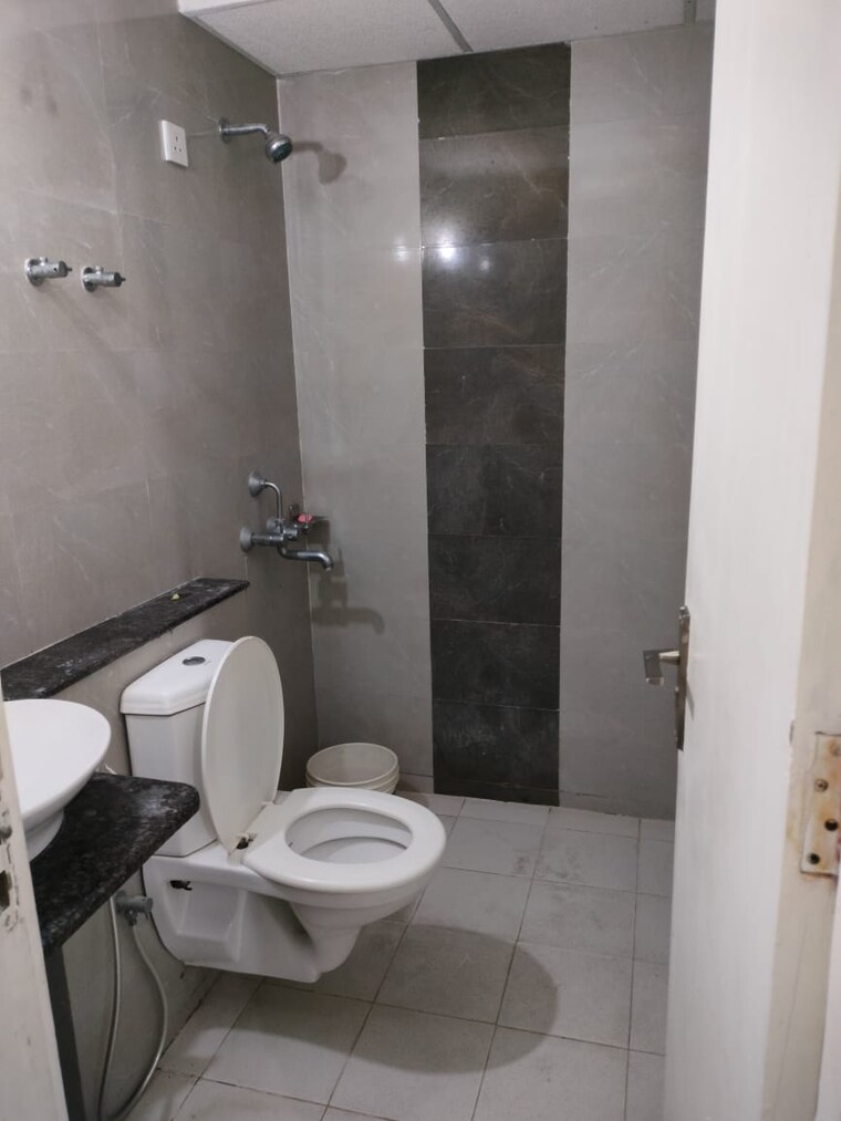 Bathroom, sushma-joynest-zrk 3 Bedroom 1800 Sq.Ft. Apartment In Ghazipur Zirakpur 9471357