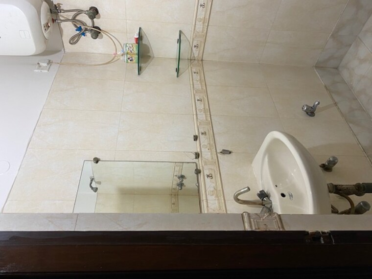 Bathroom, south extension i 3 Bedroom 1710 Sq.Ft. Builder Floor In South Extension I Delhi 9471372