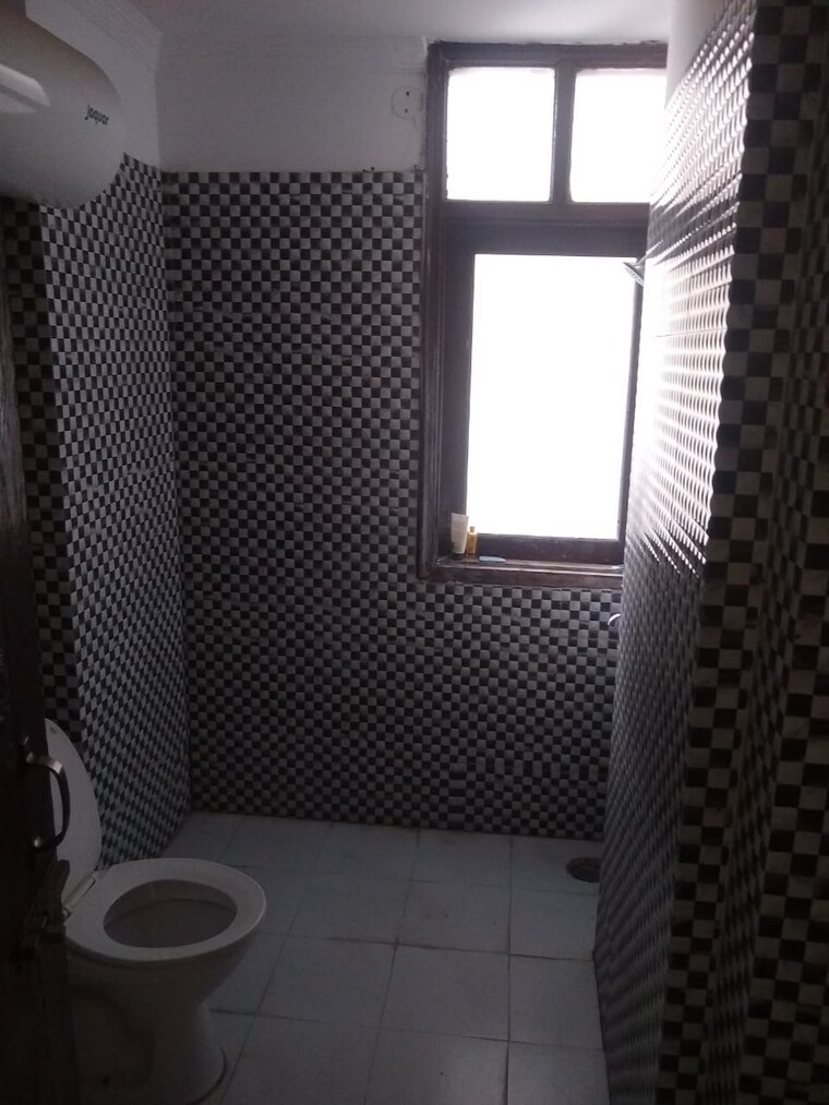 Bathroom, maya-garden-city 3 Bedroom 1800 Sq.Ft. Apartment In Lohgarh Zirakpur 9471580