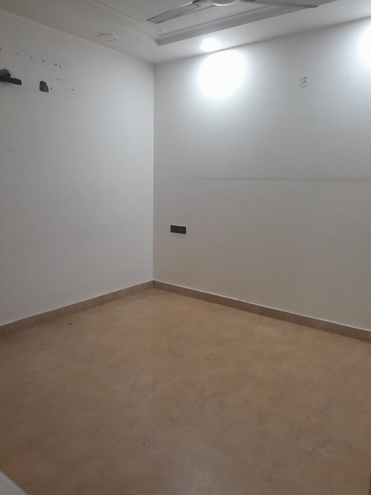 undefined, rohini sector 26 4 Bedroom 240 Sq.Yd. Builder Floor In Rohini Sector 26 Delhi 9471603