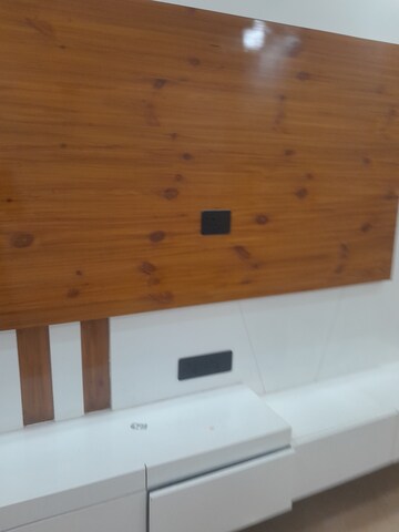 Furnished Amenities in 4 BHK Builder Floor at Rohini Sector 26 – for Rent